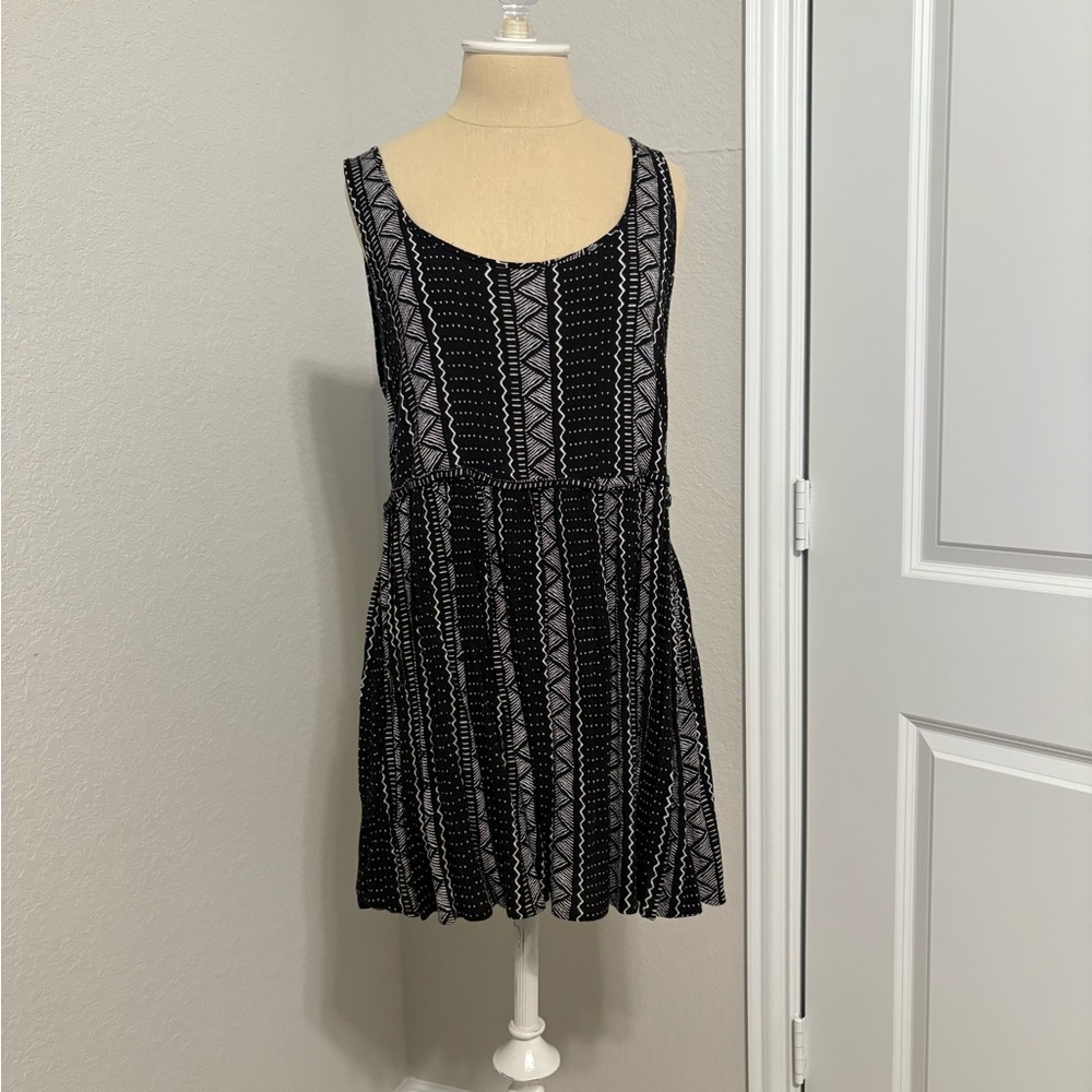 Forever 21 Black and Gray Geometric Mini Dress